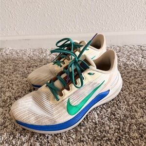 NNike Winflo 9 Premium Road Running Sneakers Size 7.5